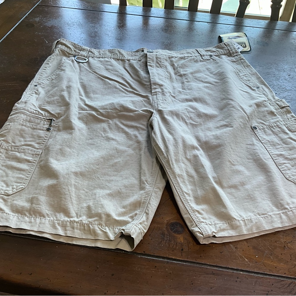 NWT Schmidt size 42 men’s shorts